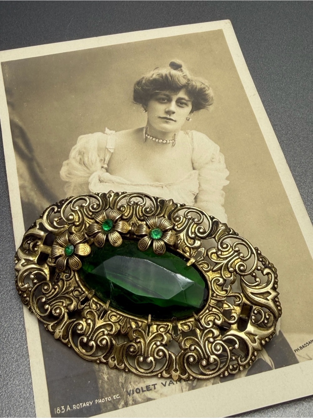 Pretty Green Vintage Brooch Art Glass #cz148